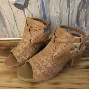 Michael Kors Logo double strap block heel Sandals! Big kids SZ 3